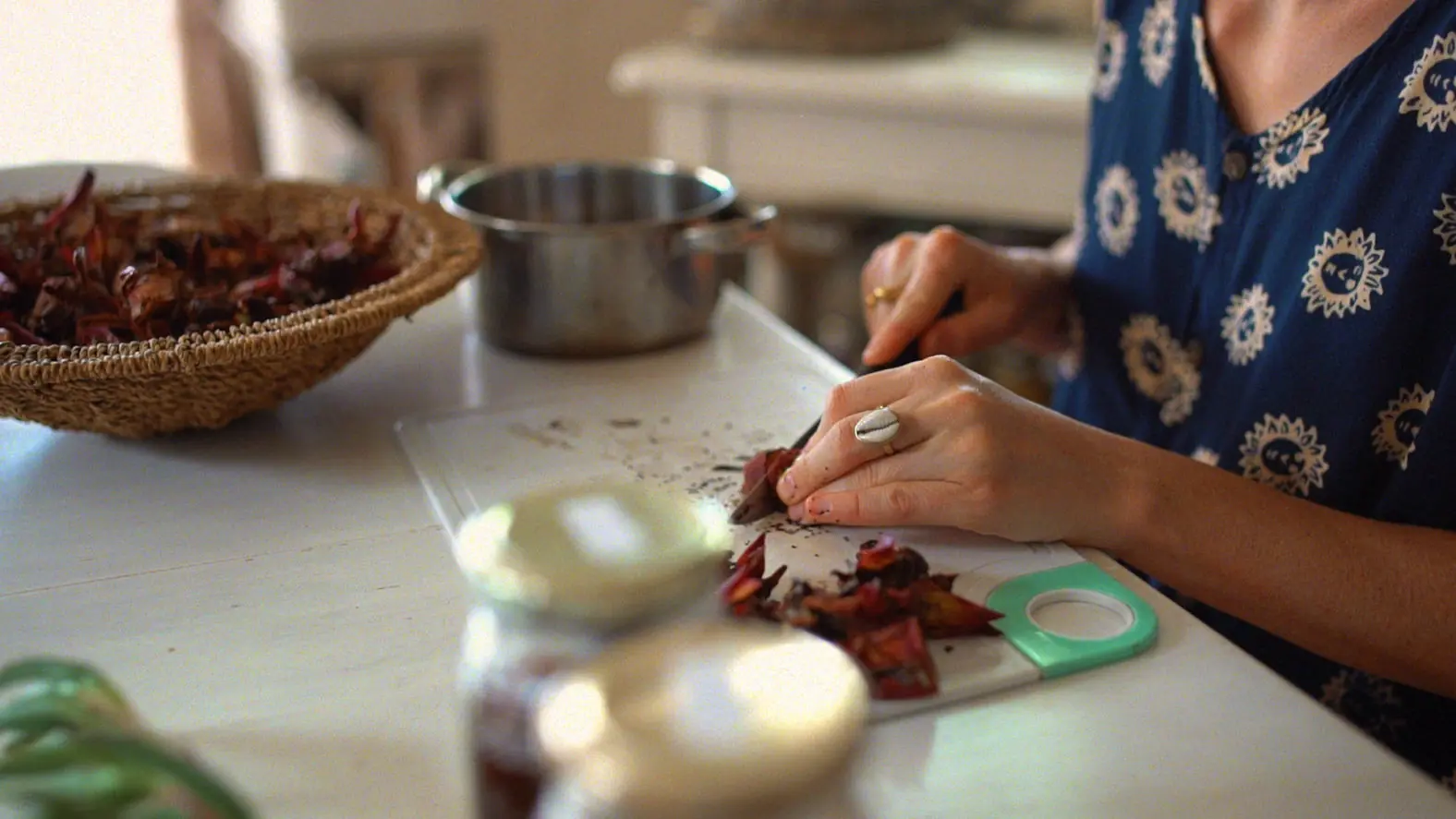 cutting sour figs for sour fig jam recipe