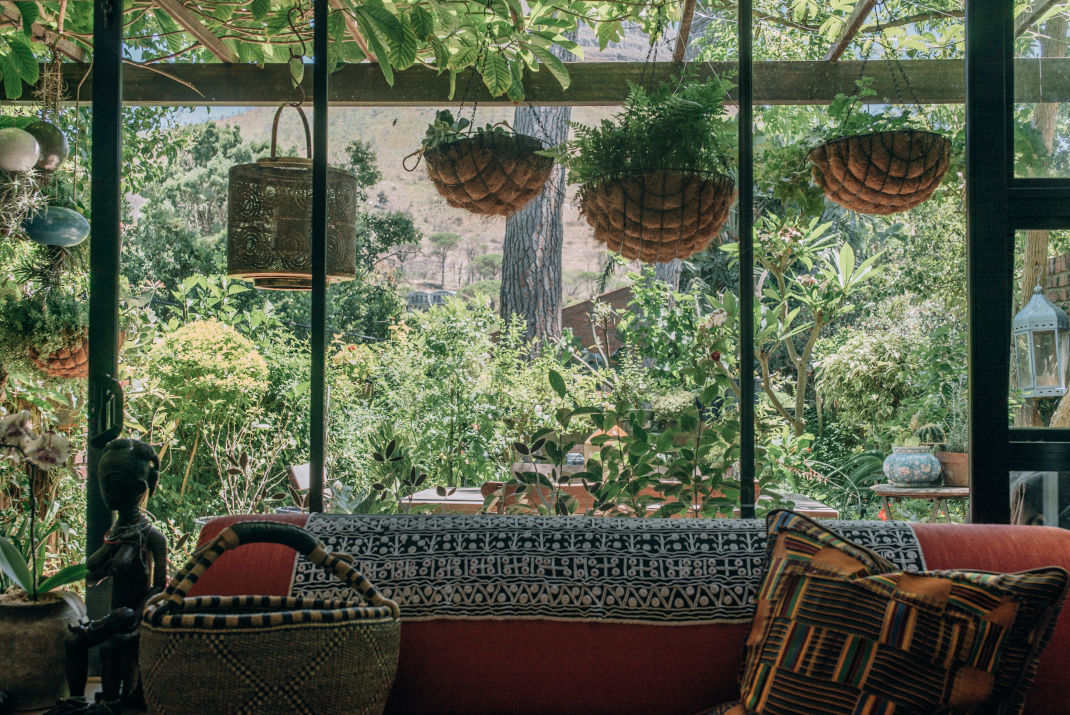 Behind-the-scenes horizontal image