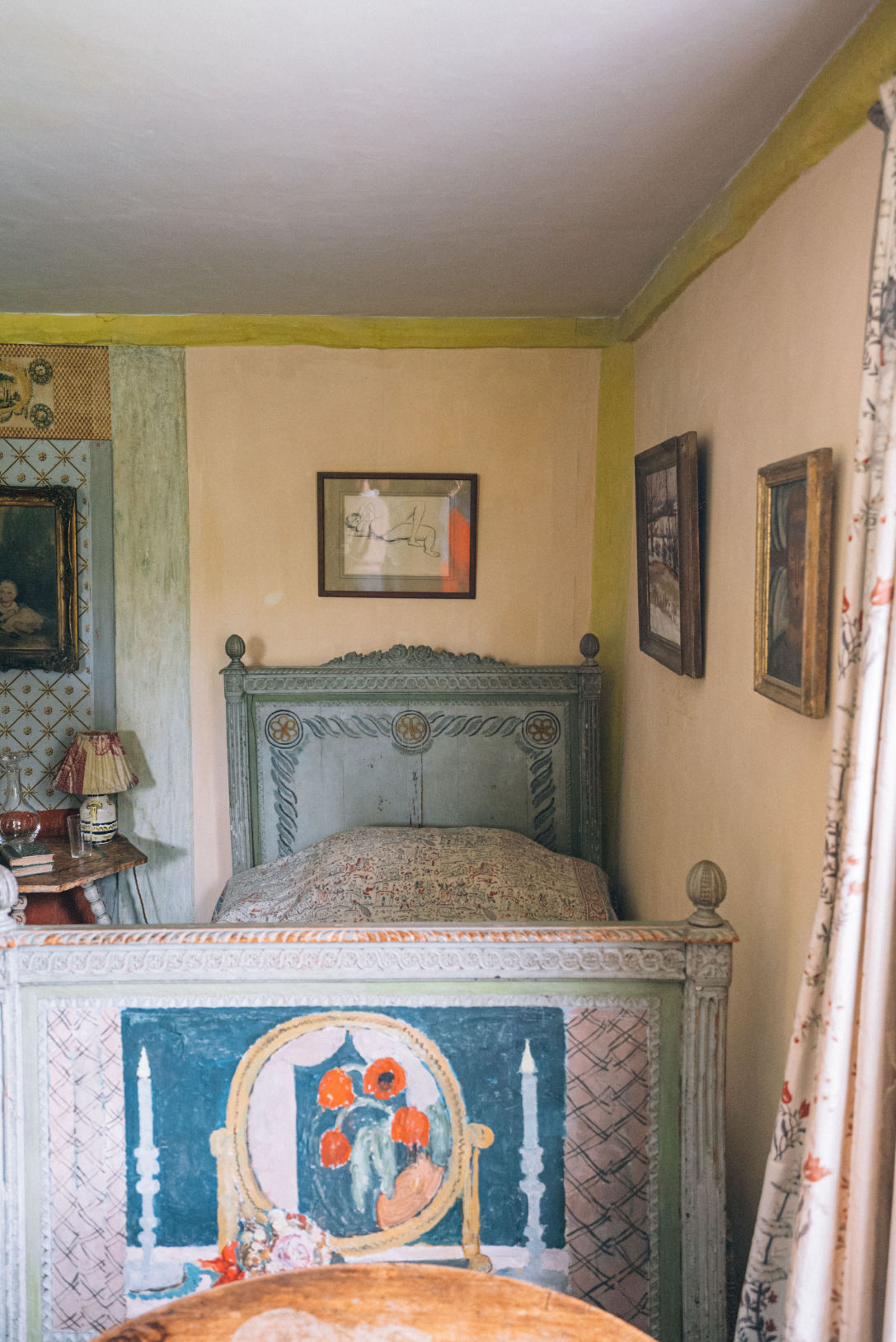 Behind-the-scenes vertical image