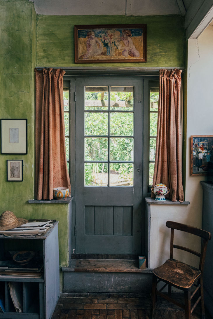 Behind-the-scenes vertical image