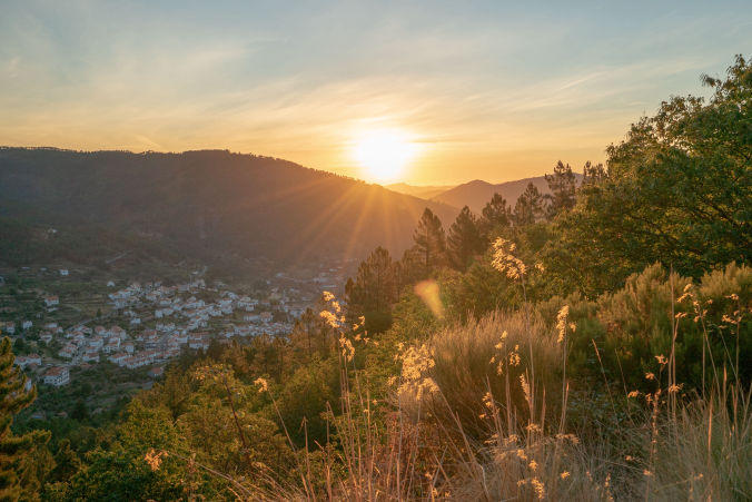 videographer portugal capturing sunrise in northern portuguese countryside